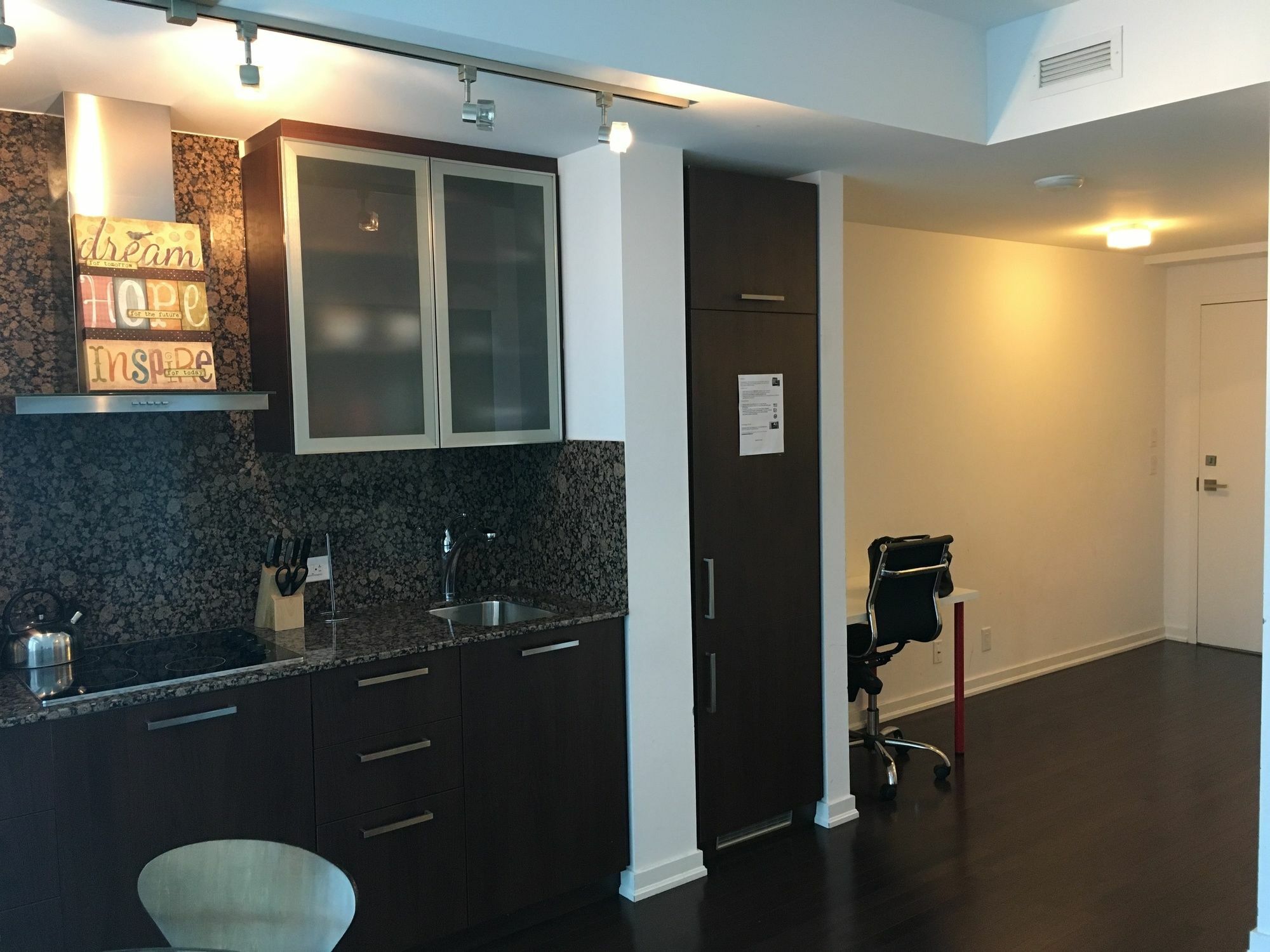 Trinity Suites - Condo On York Street Τορόντο Εξωτερικό φωτογραφία